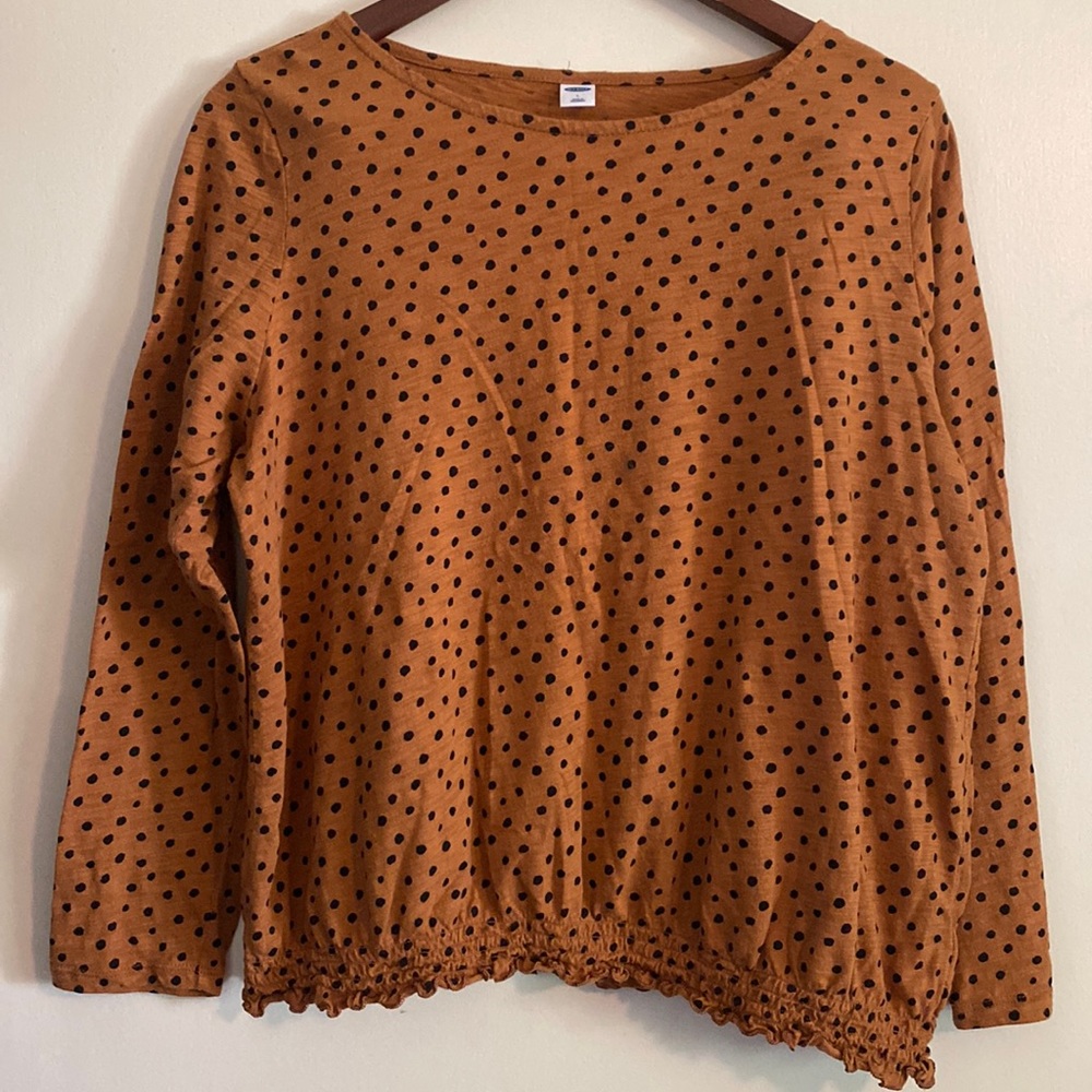 Size L Old Navy Top with stretch bottom detail